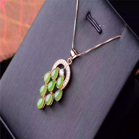 KJJEAXCMY boutique jewelry,Natural and Tian Biyu pendant, female spinach green with chain K gold craft inlaid with fine workmans